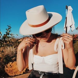 Verge Girl Shoulder Tie Top